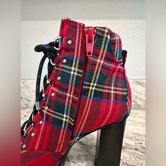 Gianni Bini Ambelynn Plaid Heeled Hiker Lug Sole Combat Booties Size 6 - Picture 7 of 12